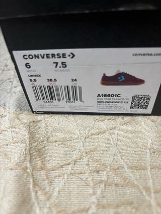 Zapatillas Converse Moradas y Marrones