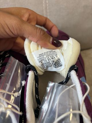 Zapatillas Converse Moradas y Marrones