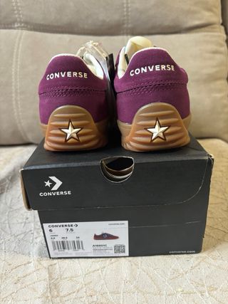 Zapatillas Converse Moradas y Marrones