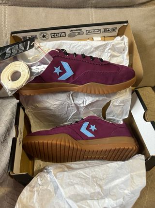 Zapatillas Converse Moradas y Marrones