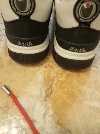 Deportivo Anekke blanco y negro