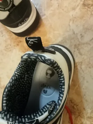 Deportivo Anekke blanco y negro