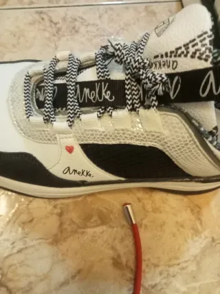 Deportivo Anekke blanco y negro