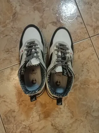 Deportivo Anekke blanco y negro