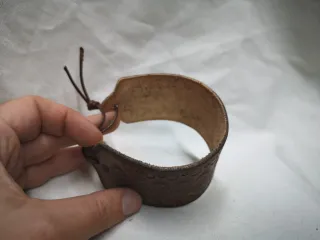 Pulsera cuero repujado diseño floral