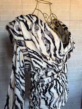 Vestido estampado cebra manga larga