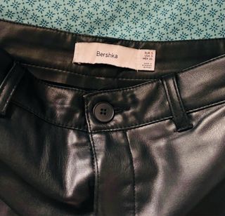 Pantalón polipiel negro