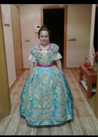 Traje de Fallera morado y turquesa