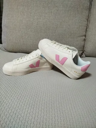 Zapatillas Veja Blancas y Rosas