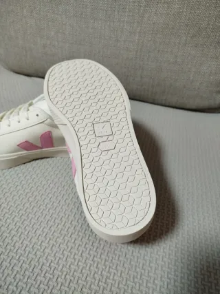 Zapatillas Veja Blancas y Rosas