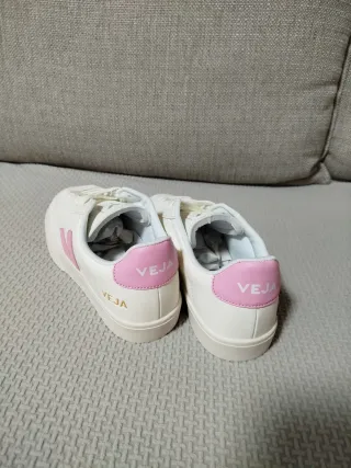 Zapatillas Veja Blancas y Rosas