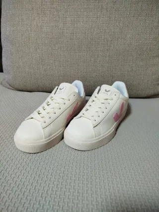 Zapatillas Veja Blancas y Rosas