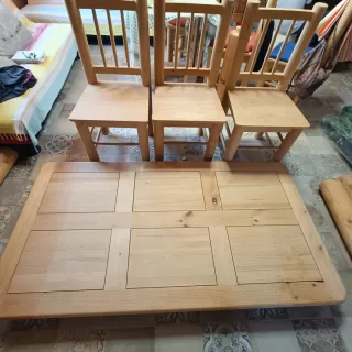 Mesa de madera maciza con tres cajones + 6 sillas.
