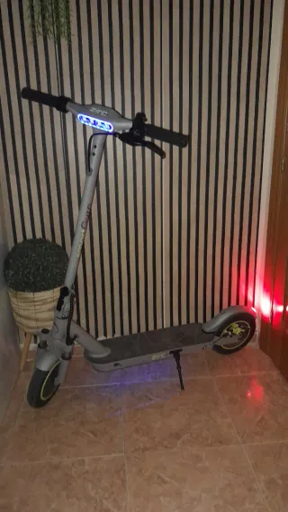 Patinete Eléctrico con Luces LED