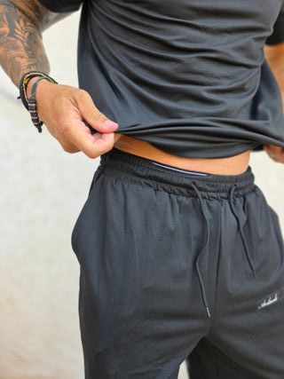 Conjunto deportivo hombre negro