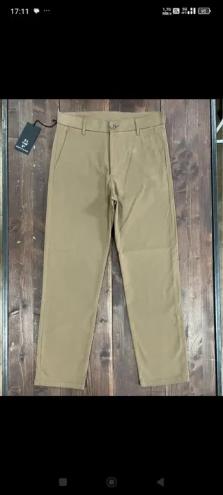 Pantalón beige hombre D