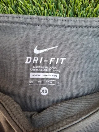 Pantalón deportivo Nike gris