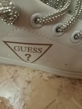 Deportivo Guess Blanco y Plateado