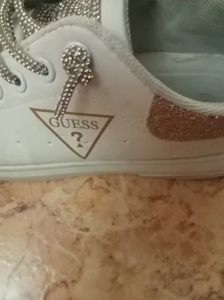 Deportivo Guess Blanco y Plateado