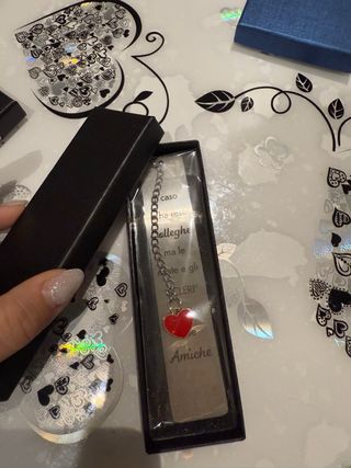 Segnalibro con cuore rosso