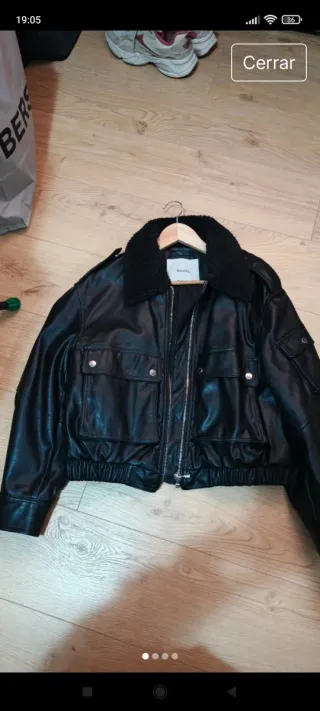 Chaqueta polipiel Bershka negra