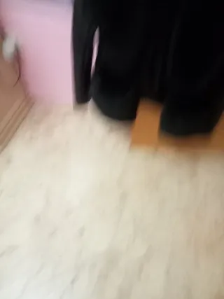 Elegante abrigo de vestir negro