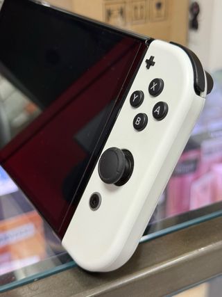 Nintendo Switch OLED Blanca y Negra