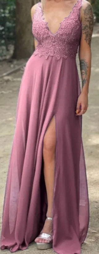 Vestido de ceremonia rosa con encaje