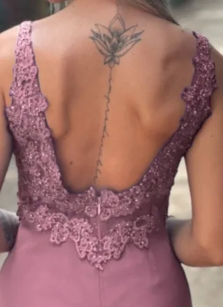 Vestido de ceremonia rosa con encaje