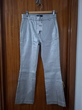Pantalón Mango plateado talla 38