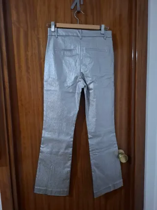 Pantalón Mango plateado talla 38