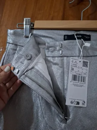 Pantalón Mango plateado talla 38