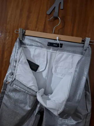 Pantalón Mango plateado talla 38