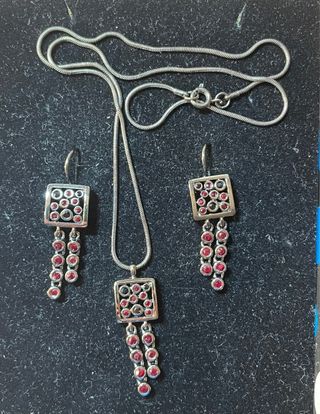 Conjunto Pendientes y Colgante Piedras Rojas
