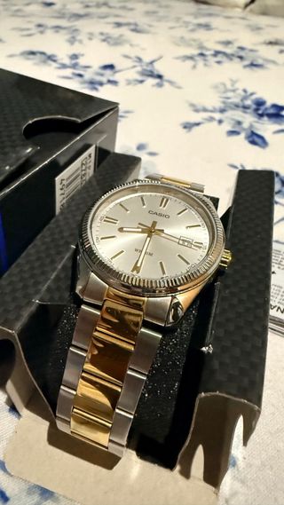 Reloj Casio Bicolor Dorado y Plateado