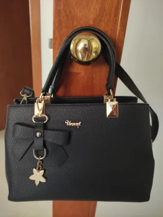 Bolso Unart Negro con Lazo y Flor