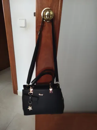Bolso Unart Negro con Lazo y Flor