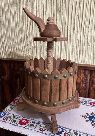 Botellero tipo pressa da vino rustico in legno