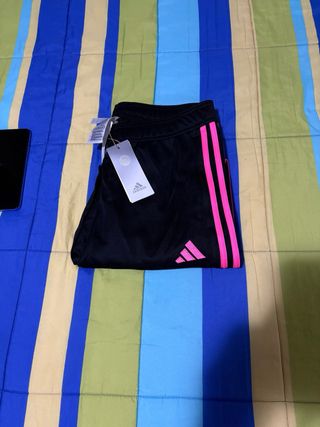 Pantalón Adidas Negro con Rayas Rosas