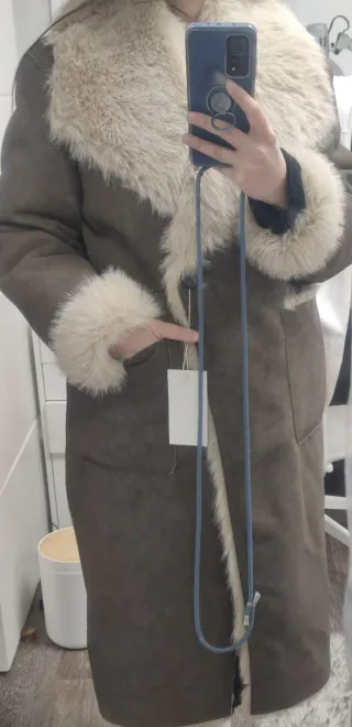 Abrigo largo doble faz efecto pelo. Color Visón