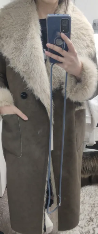 Abrigo largo doble faz efecto pelo. Color Visón