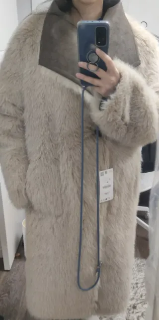 Abrigo largo doble faz efecto pelo. Color Visón