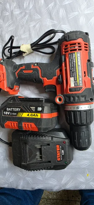 Taladro Percutor Stayer 18V + Batería y Cargador