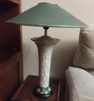 Lámpara de cerámica verde y multicolor