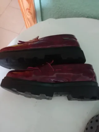 Zapatos de charol rojos
