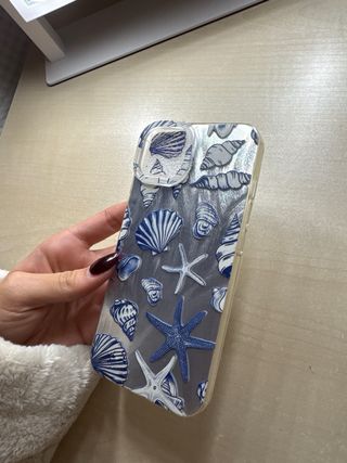 Funda iPhone 13 con diseño de conchas