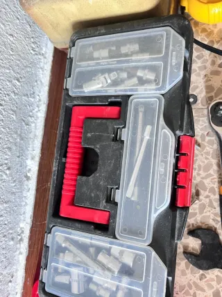 Caja de herramientas con accesorios