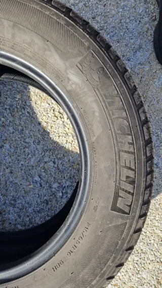 Neumáticos 215/65/16