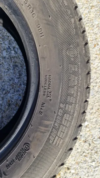 Neumáticos 215/65/16