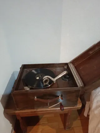 Tocadiscos antiguo para restaurar